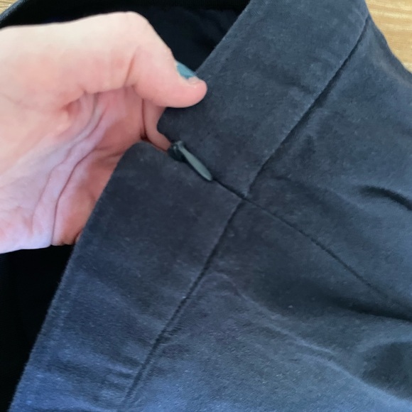 Elie Tahari • Navy Trouser Pant - Picture 5 of 9